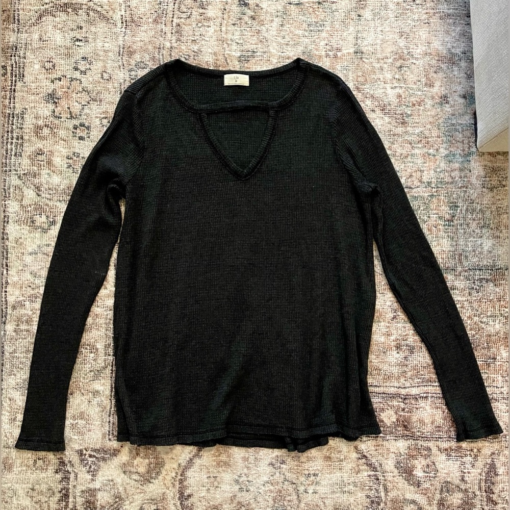Anthropologie Grey V Neck Waffle Knit Long Sleeve Top Size Medium